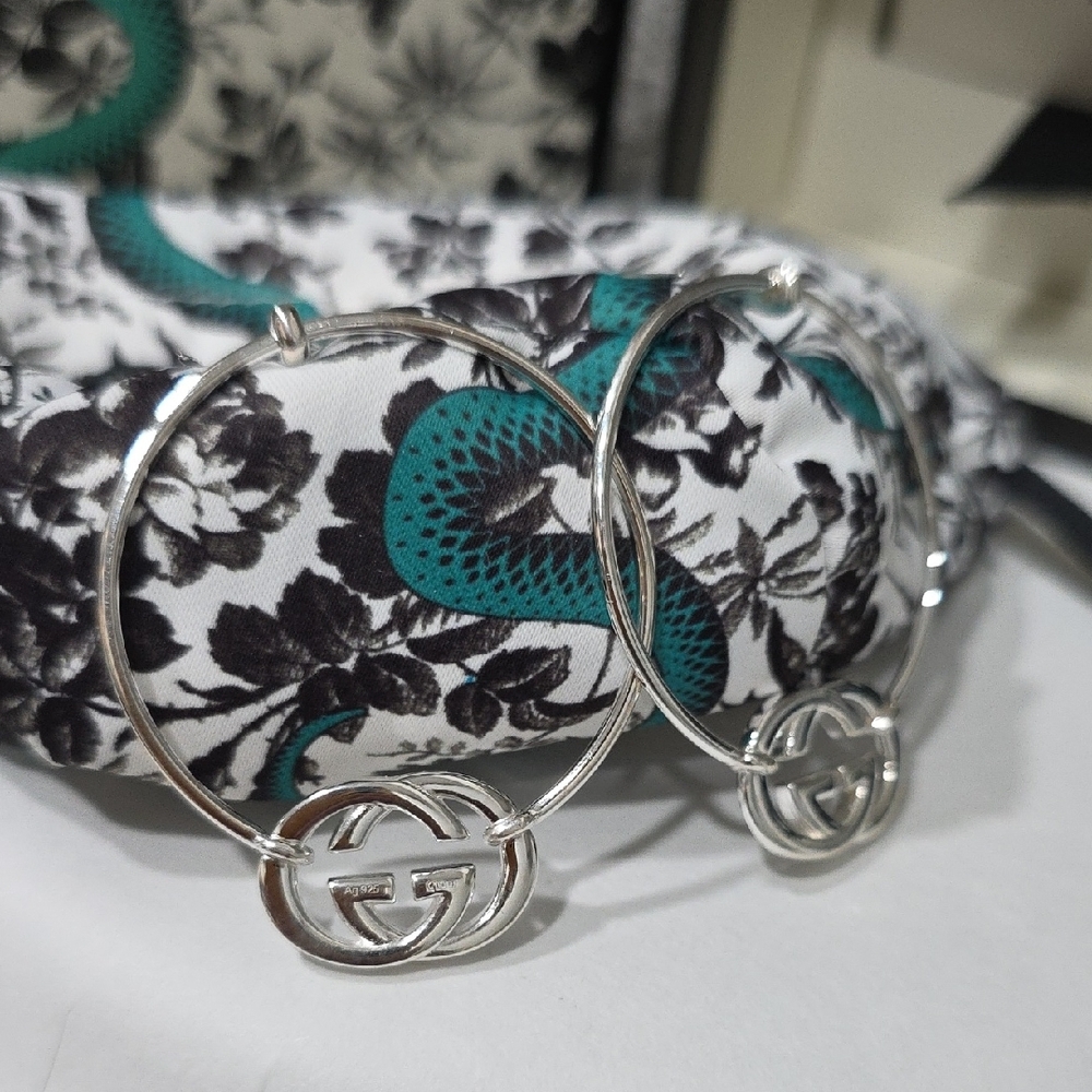 New, Gucci Sterling Silver Large "Brit" GG Hoop Earrings - Picture 9 of 16